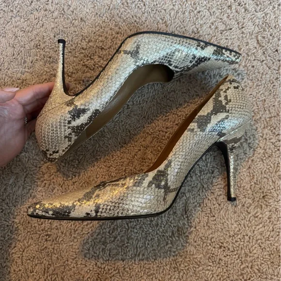 Stuart Weitzman Gold Sparkle Snakeskin Heels – Women’s 10M - Picture 6 of 8